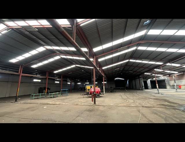 2,700M² WAREHOUSE TO LET IN BELLEVUE